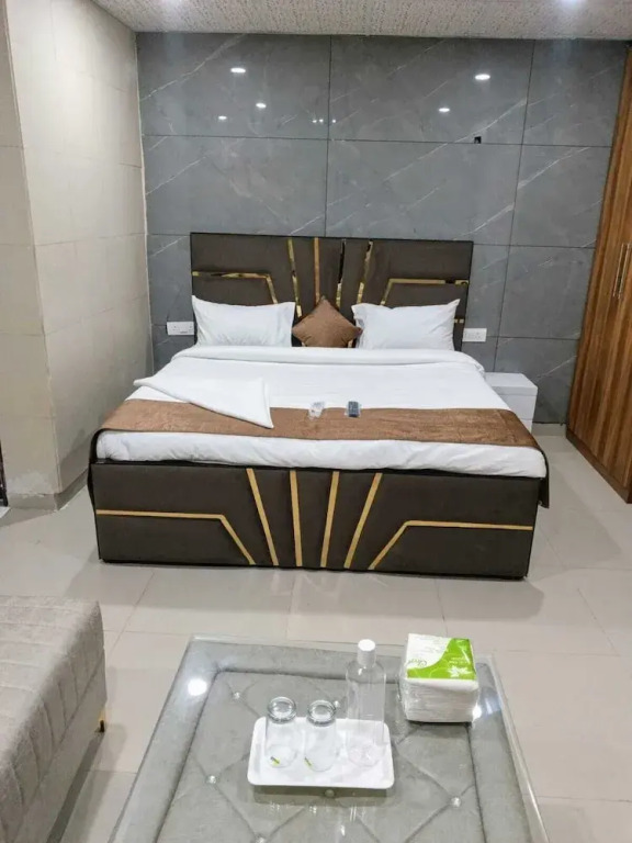 Soooper Hotel