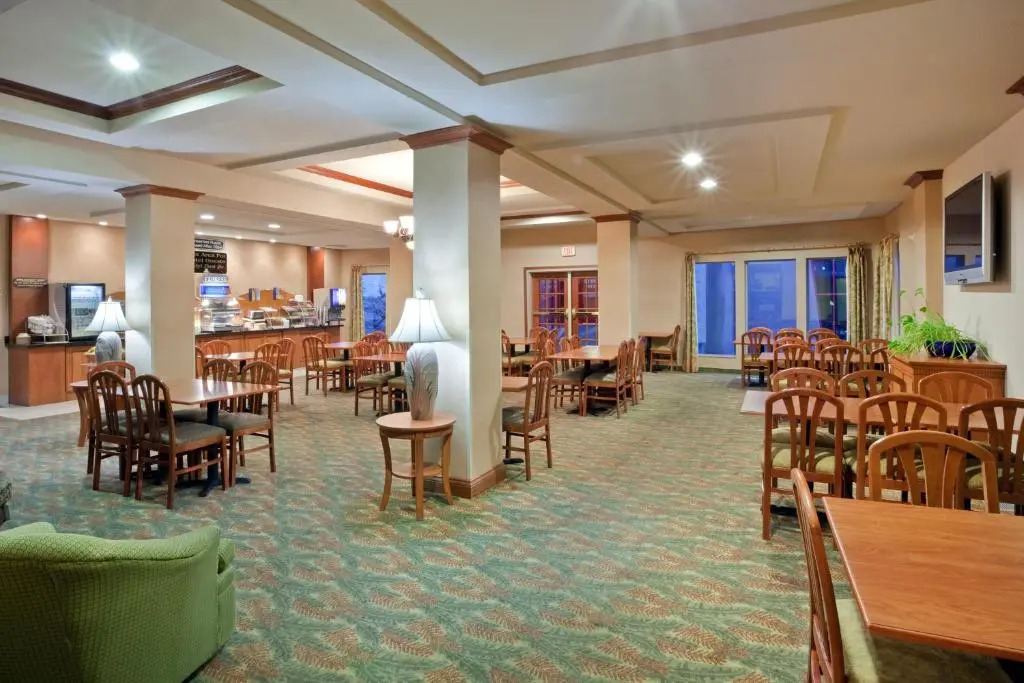 Triple Play Resort Hotel & Suites