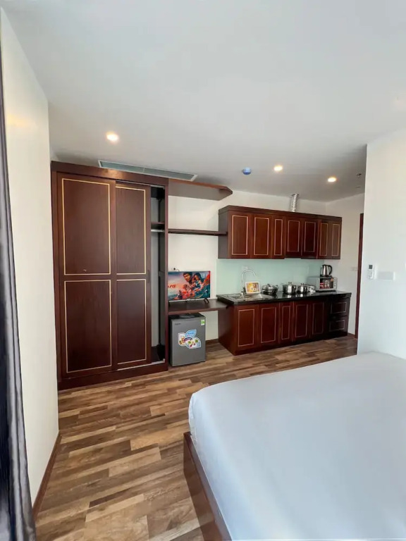 Hanoi Apartment Lac Long Quan