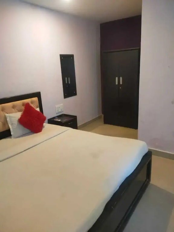 iROOMZ Hotel Diamond Park