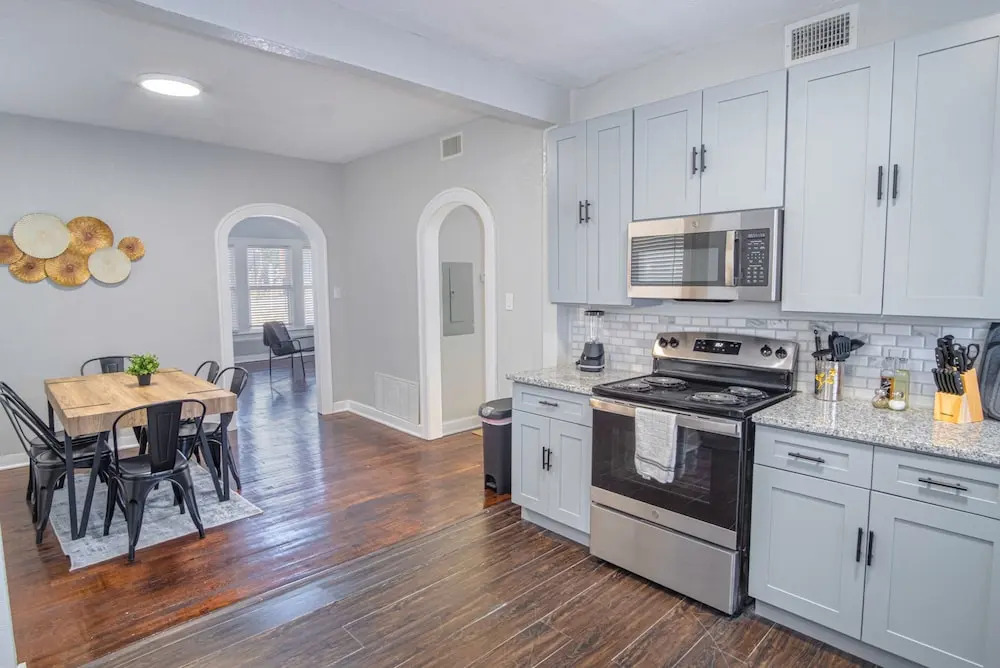Trendy 2 BR Prime Apt Near DTWN, Pearl, Fort Sam!