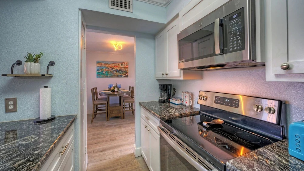 Seaside Haven by Avantstay Beautiful Condo + Communal Pool + Near North Padre Island and Whitecap Beach
