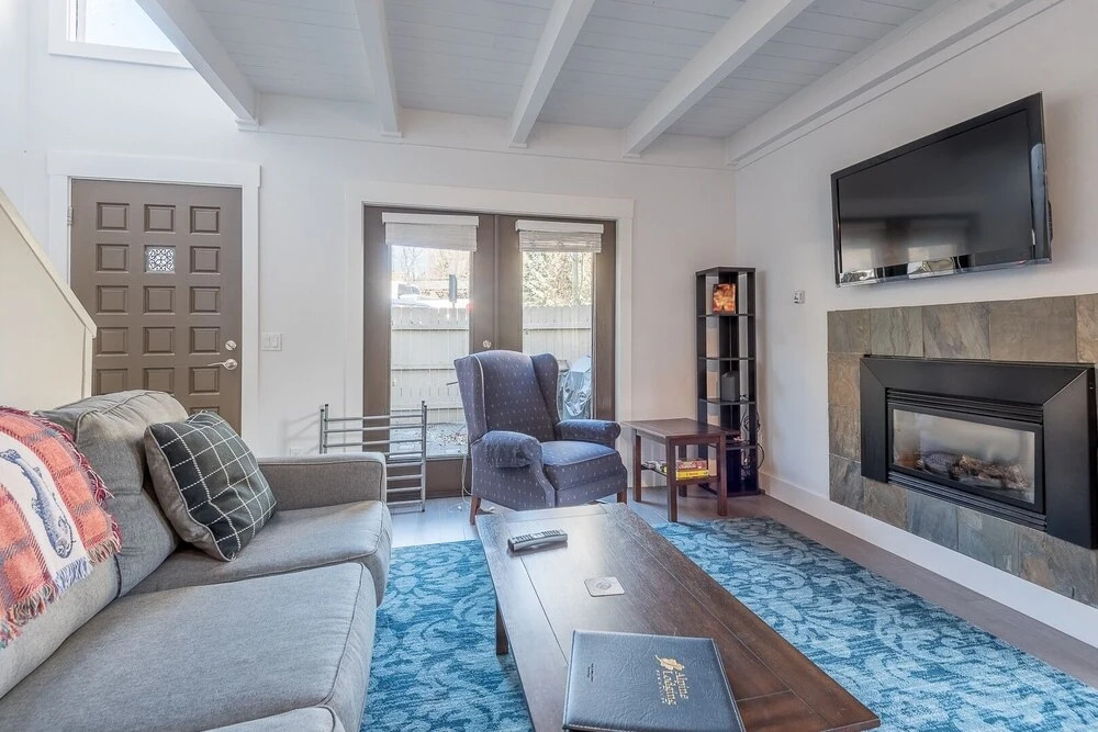 Four Seasons #4 - 2 Br Condo