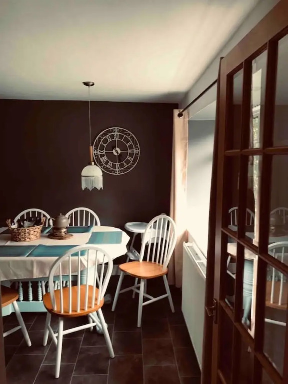 Charming 3 Double Bed Cottage by the River