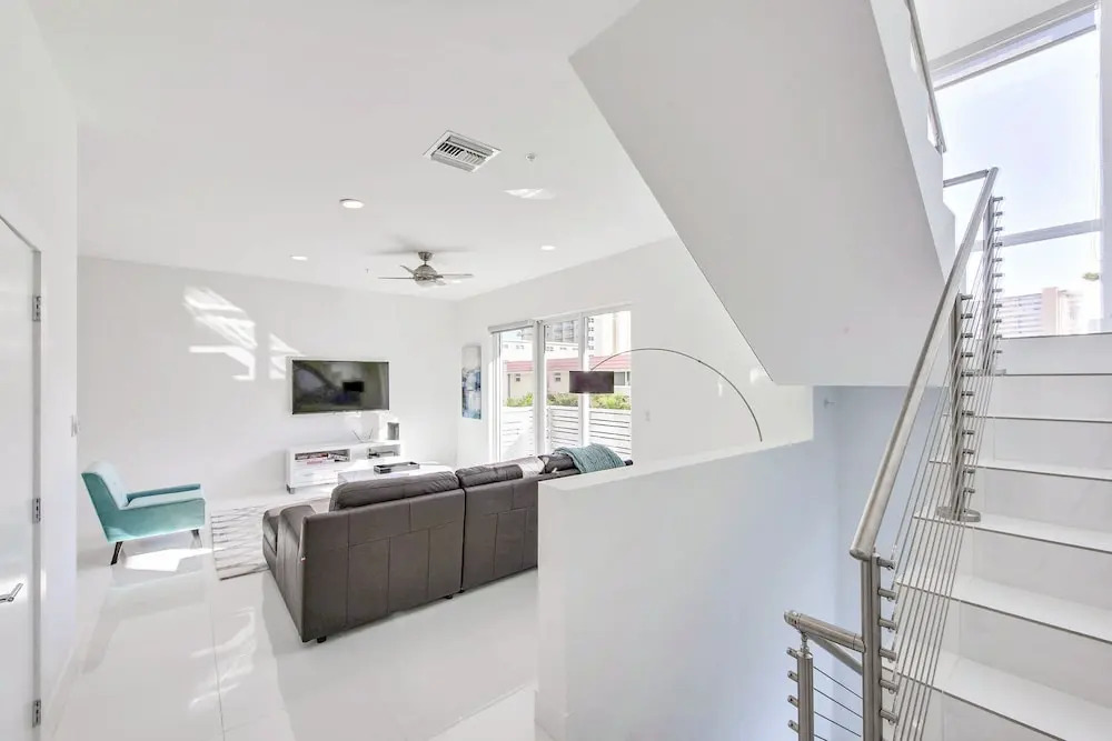 1315 North Ocean Blvd Townhouse by RedAwning
