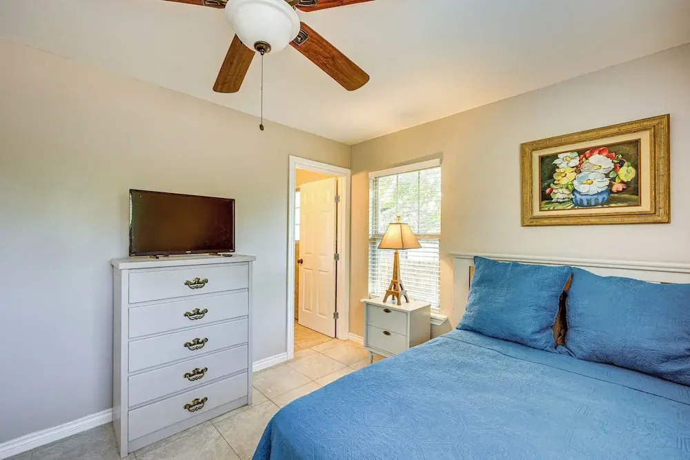 Large Yard: Home 9 Mi to San Antonio River Walk