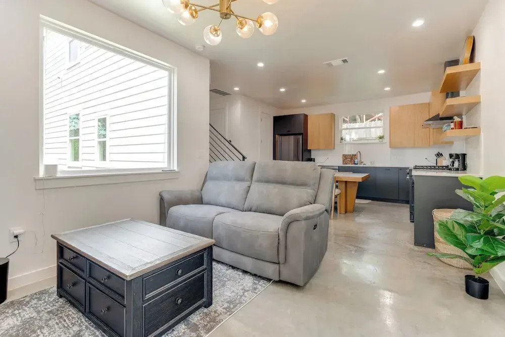 Near Restaurants & Parks: Home 3 Mi to Dtwn Austin