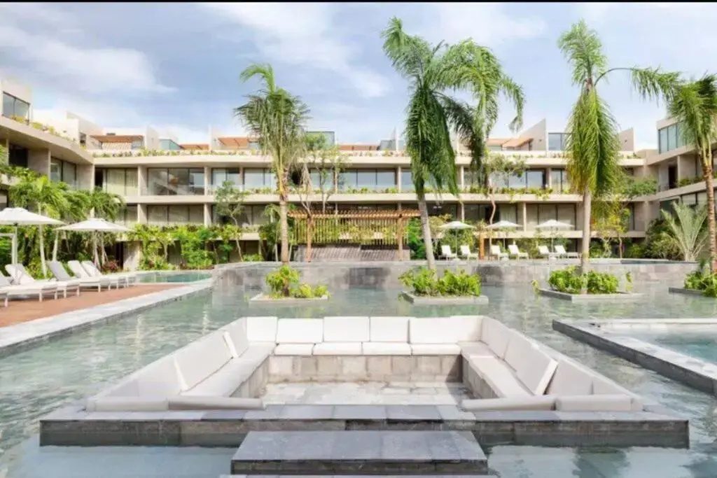 Penthouse LOFT with GYM, Beach Club & Wifi without separate bedrooms, just 1 King Size Bed and 1 Sofa Bed