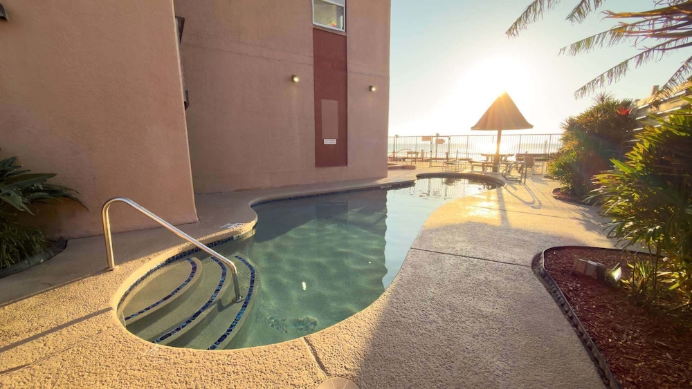 Direct Bayfront Sunsets - Boat Docks - Pool - Fish 2 Bedroom Apts
