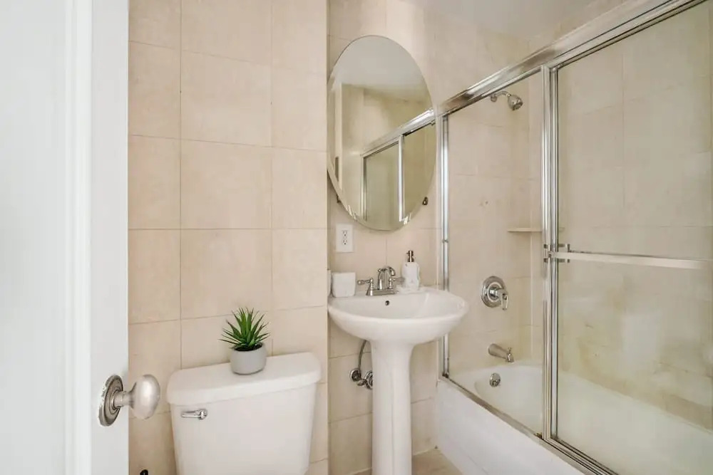 73-508 New 1BR 1bth UWS Doorman Gym