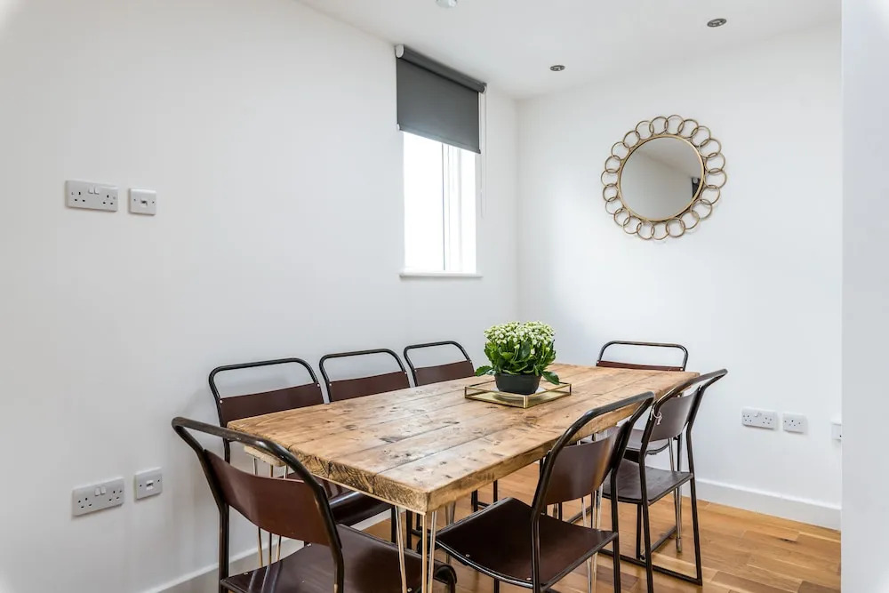 Stylish 3 Bedroom Flat With Balcony Shoreditch