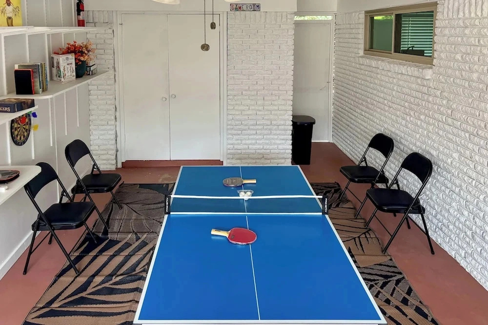 Large Deck, Rec Room! 2-unit ATX Retreat By Campus