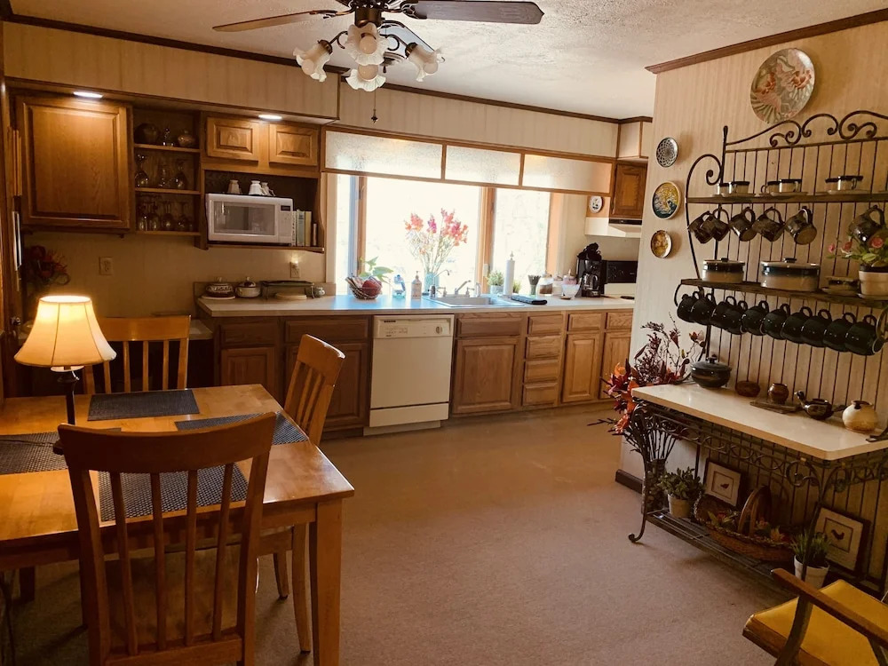 The Iris Garden Downtown Cottages and Suites