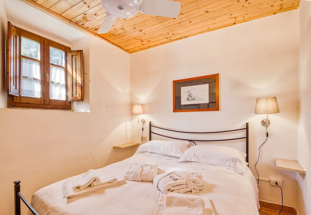 Loro 12 With Shared Pool And Tennis