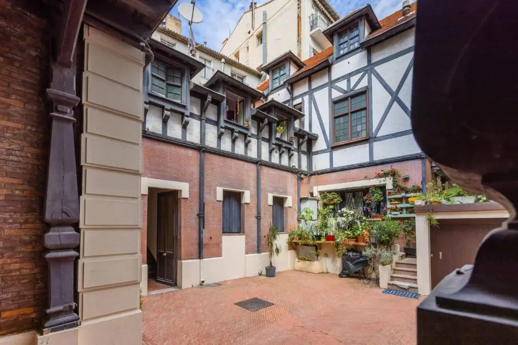 SERRENDY Stylish 2-bedroom apartment 1-minute walk to beaches
