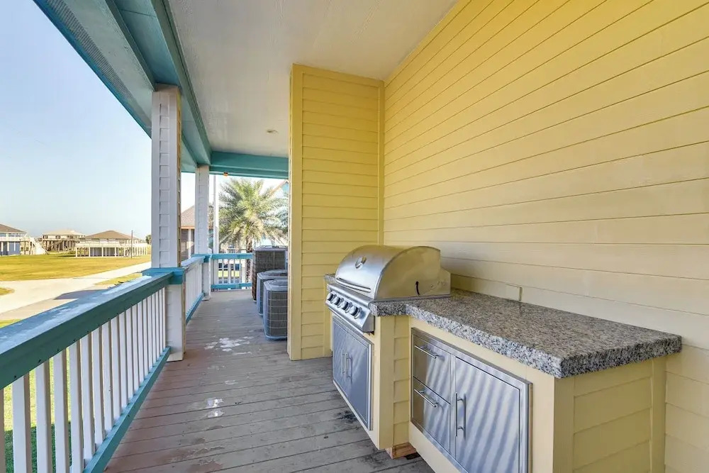Beachfront Group Getaway on Bolivar Peninsula