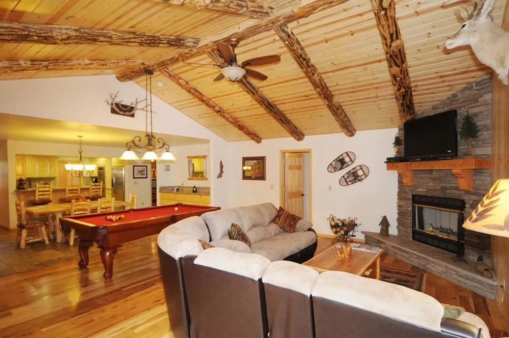 No. 21 Tamarack Lodge Cabin