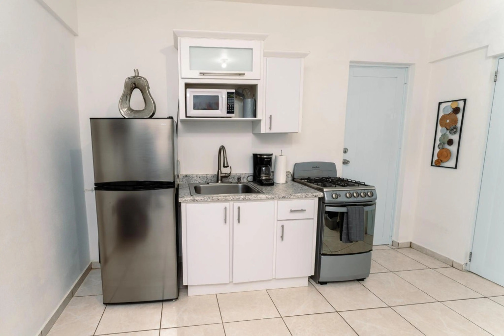 Studio with pool table just 15 minutes from the beach