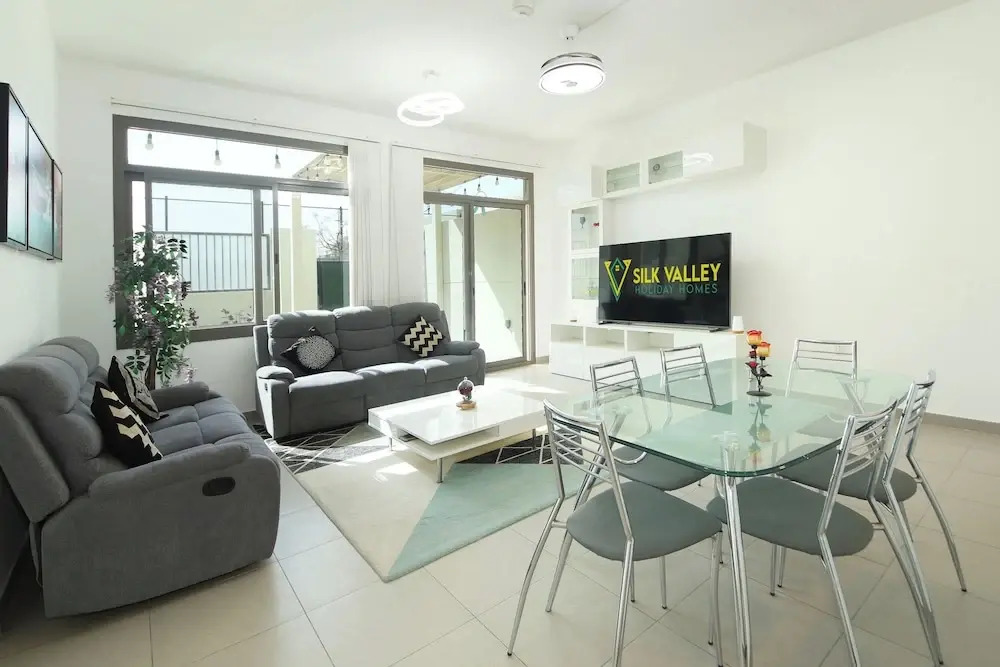 Luxury 4B and maid's with private garden
