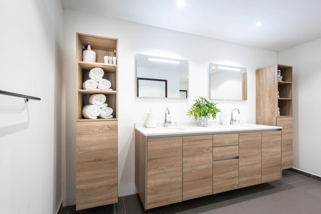 Sunshine - Magnificently Bright 2Br Top City Centre Townhouse