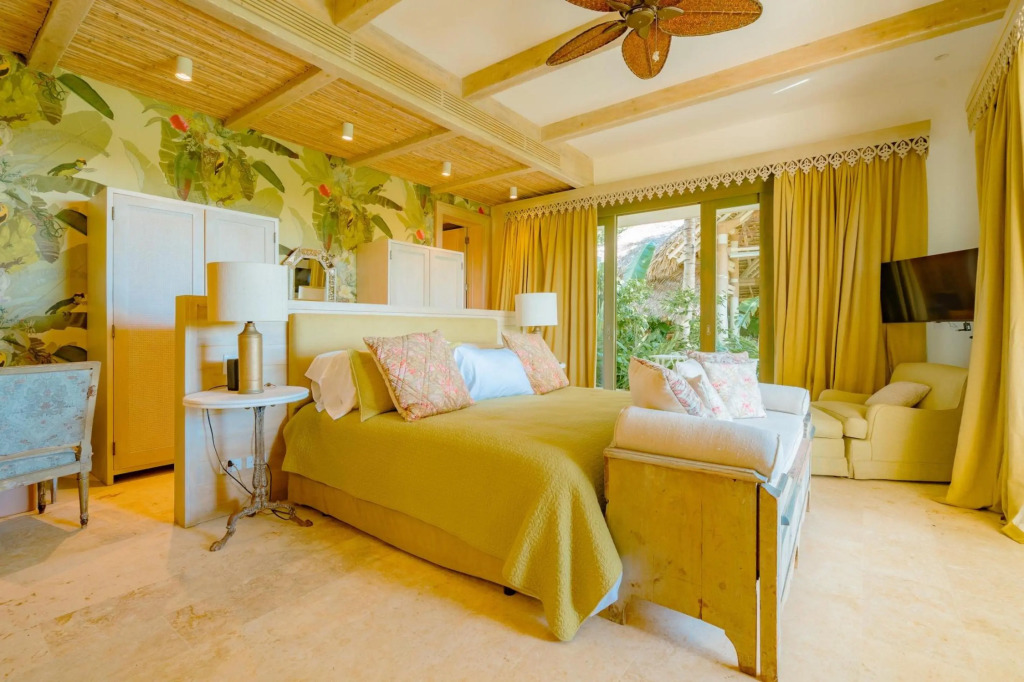 One-of-a-kind Villa With Open Spaces and Amazing Views in Luxury Beach Resort