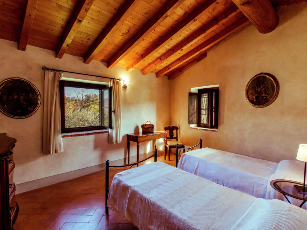 Luxurious Holiday Home in Salò with Swimming Pool