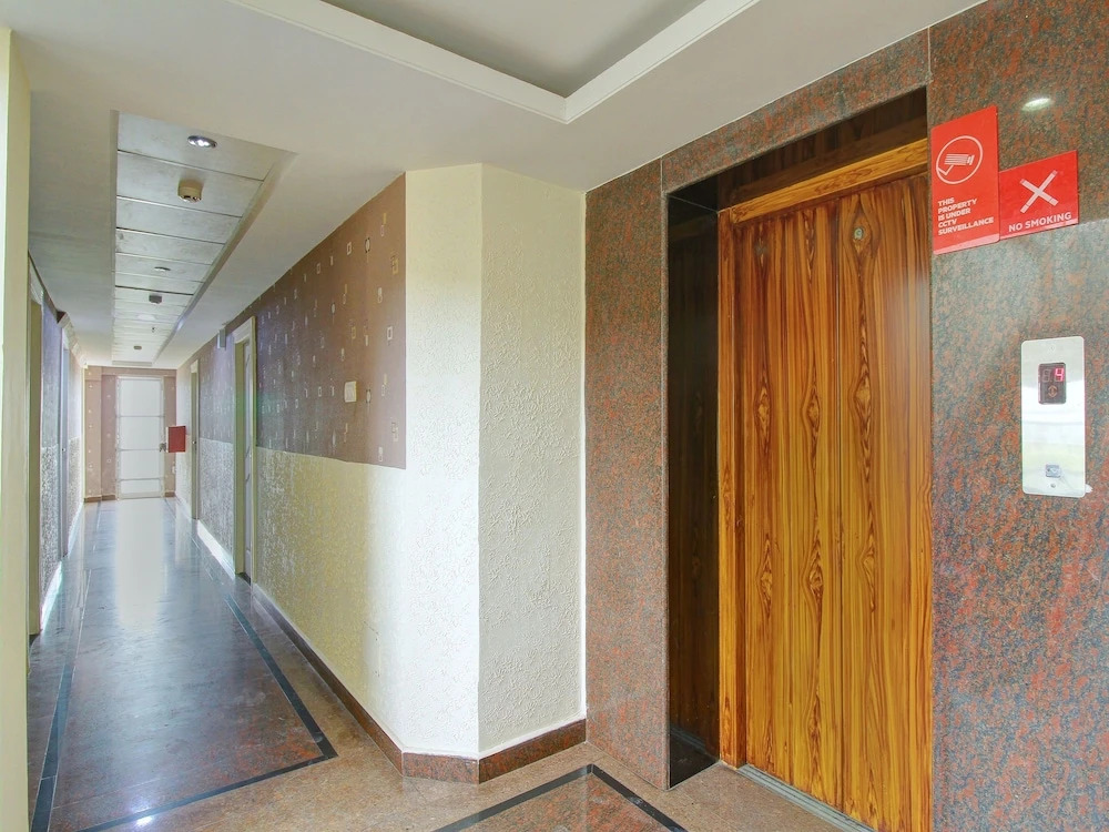 OYO 12941 Hotel Forest Transit
