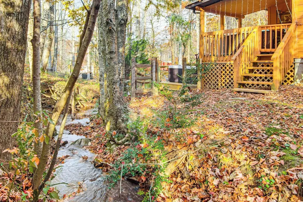 Hot Tub & Stone Fire Pit: Smoky Mountain Oasis!