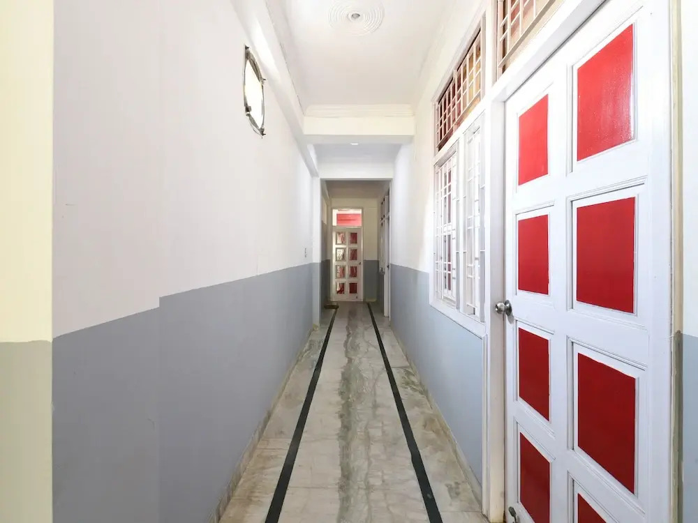 OYO 16687 Hotel Crystal Leaf