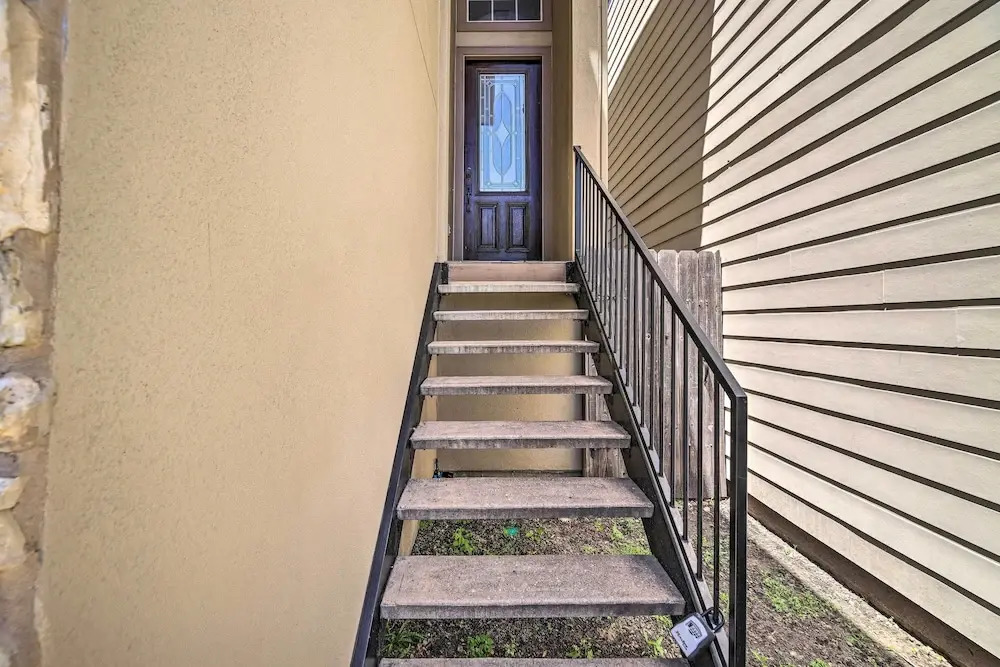 Pet-friendly Houston Home - 3 Mi to NRG Stadium!