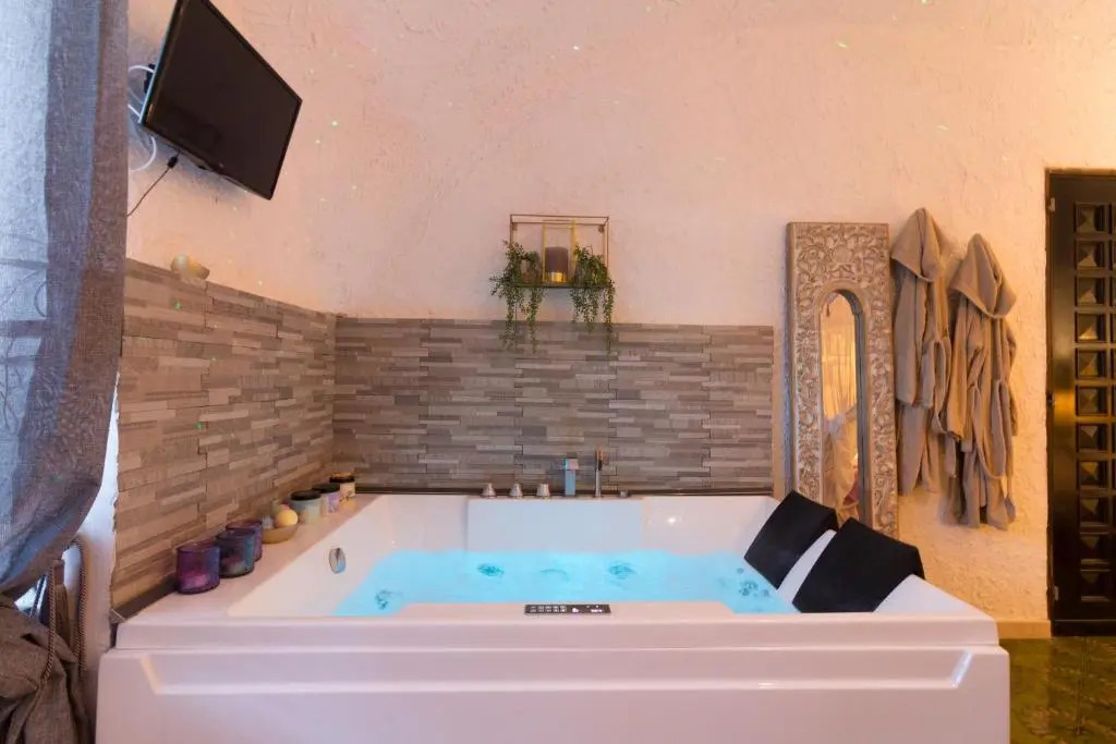 Jamm Suite - Two-room apartment with ensuite whirlpool tub