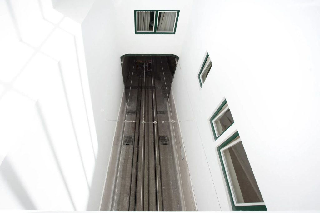 LSA Ascensor da Bica by Numa