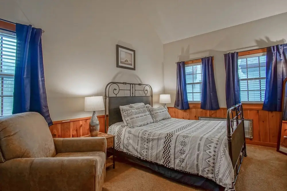Whistlepunk 36: 1 Br Plus Bonus Sleeping Loft Slope Side