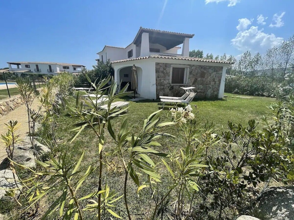 Luisa Apartment In Budoni Shared Pool