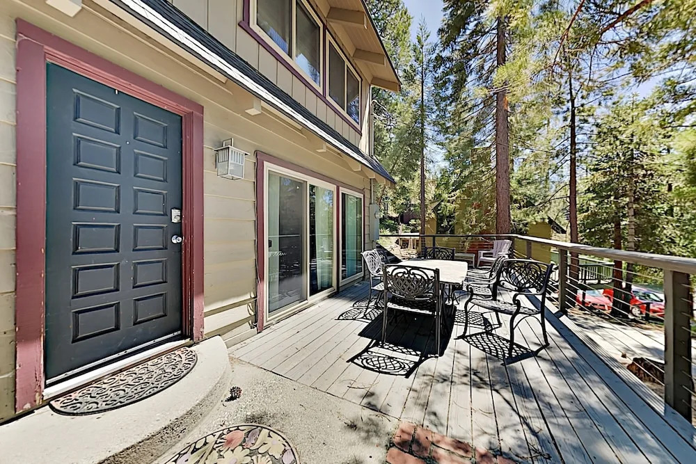 Serene : Forest Views & Wraparound Deck! 3 Bedroom Home