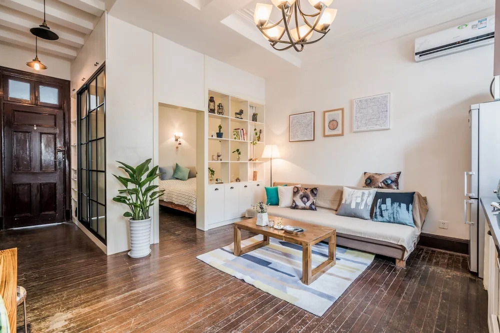 Living In Local Apartment Best Location-48