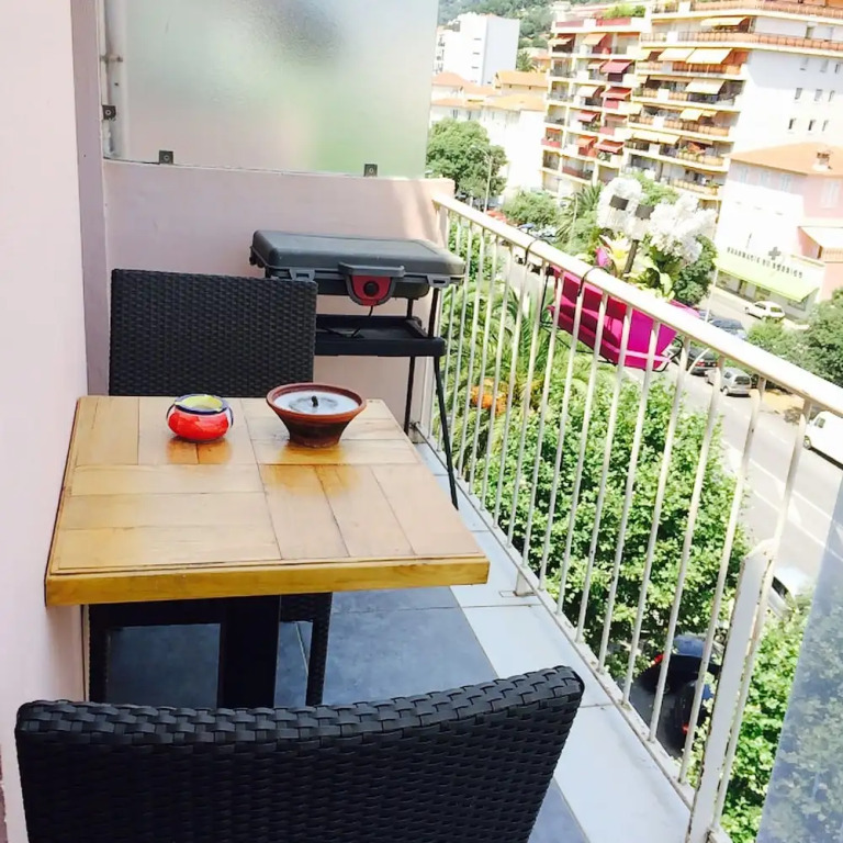 3 Pieces Moderne Borrigo Menton A 750 Metres Des Plages Et Proche De T