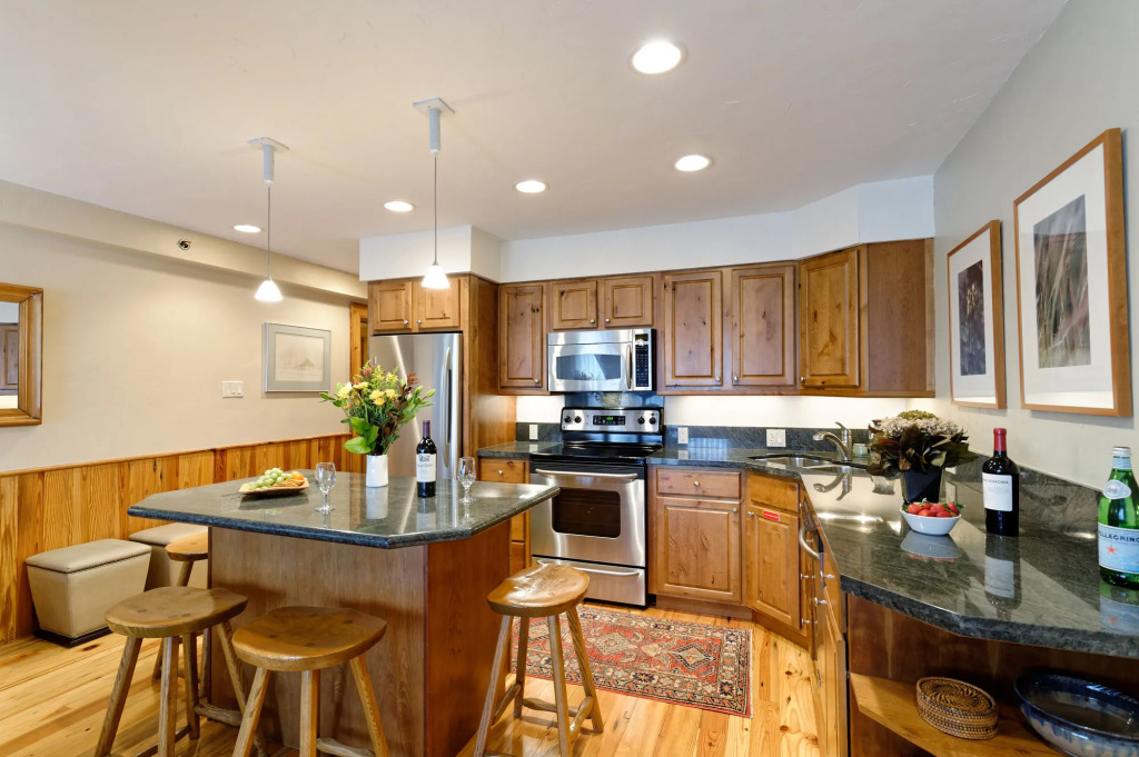 The Crestwood Condominiums