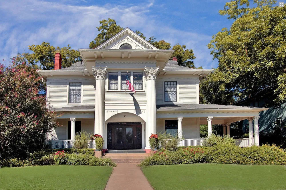 Corinthian Bed  Breakfast