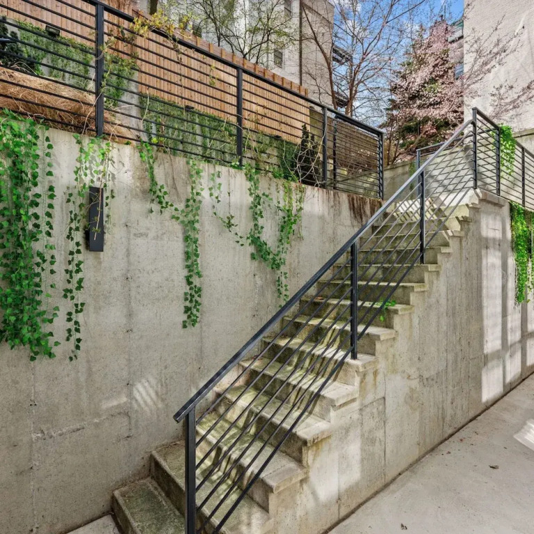 Riverbank I by Rove Travel 1BR UWS Townhome