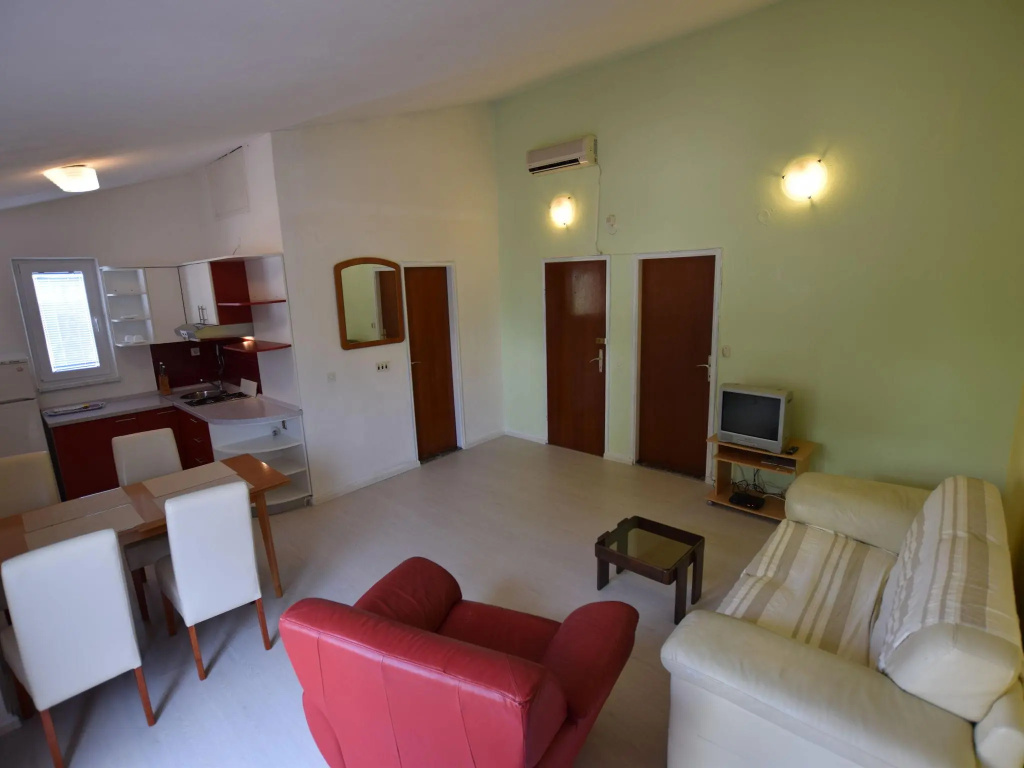 Comfortable Apartment With Balcony and Outdoor Kitchen