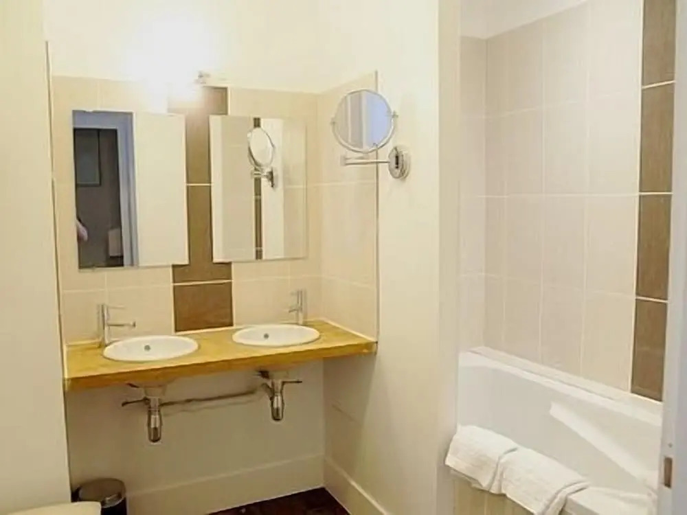Logis Hotel Auberge Dupuytren