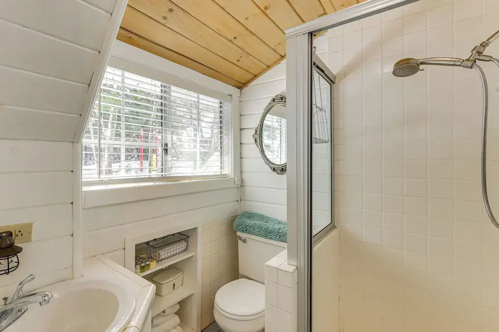 Walkable 'green Gables Cottage' in Lake Arrowhead