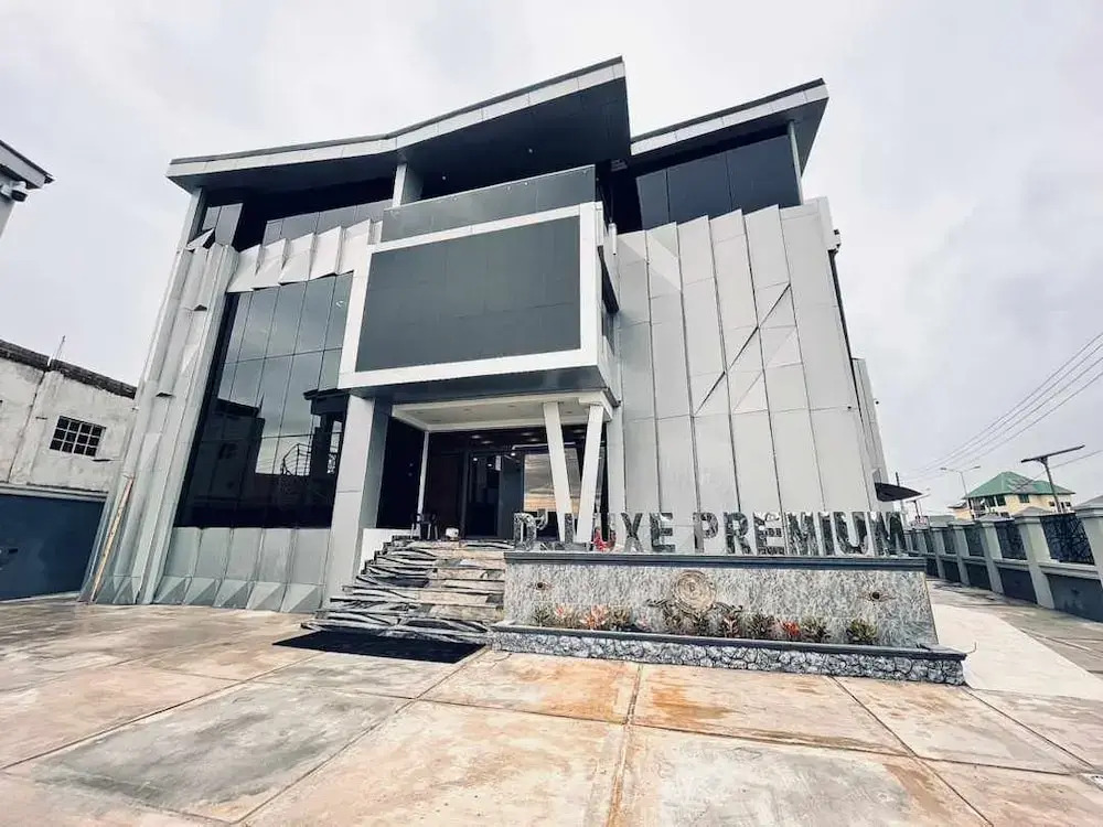 Dluxe Premium Hotel