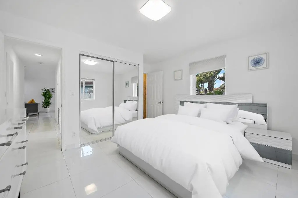 **Modern 3Bedroom W/ Stunning Backyard Area**