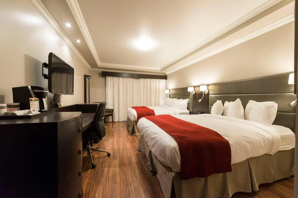 Hotel & Suites Le Dauphin Drummondville
