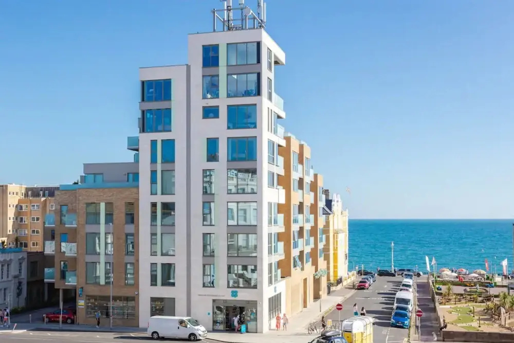 Spacious 1 Bedroom Apartment in Brighton Beside the Sea