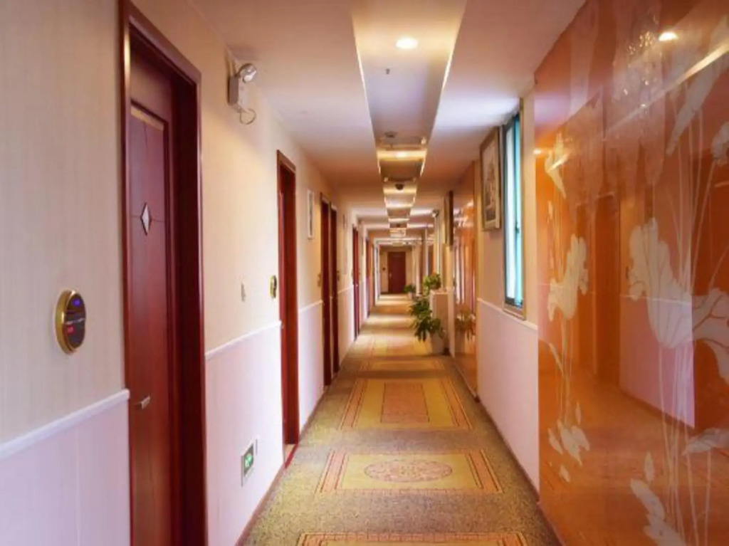Shanghai OYO Zhixiang Hotels