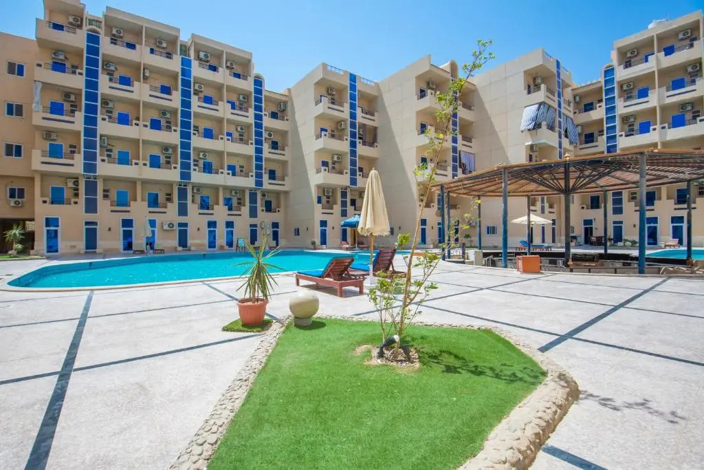 Poolside With Patio Near El Gouna - 2 x Large Pools & Kitchen - European Standards - Tiba Resort P4