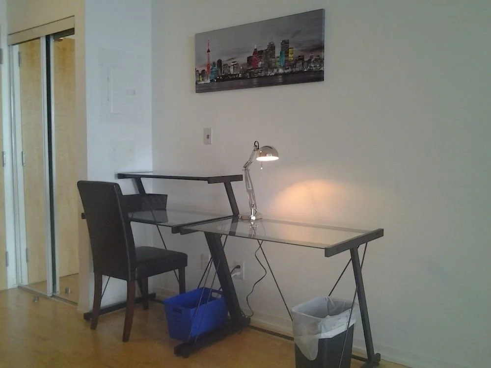 Toronto Suite Rentals - Maple Leaf Sq